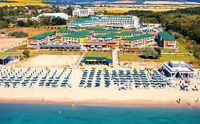 Терма ЕКО - безплатен паркинг и достъп до частния плаж